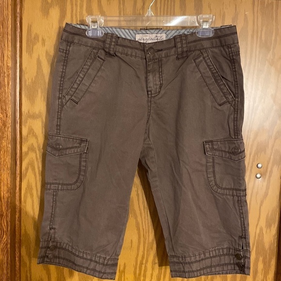 Aeropostale Bermuda Style Shorts size 7/8. (BT) - Picture 1 of 5